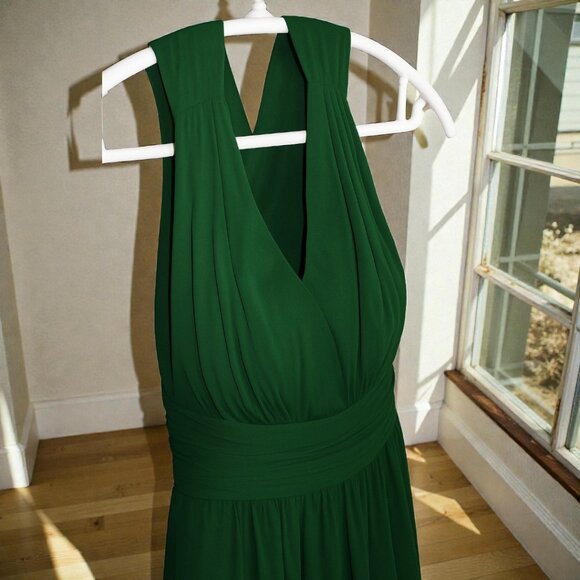 Elegant, Custom-made, Emerald Green Chiffon Evening Gown – Size 10/12 - Picture 4 of 10